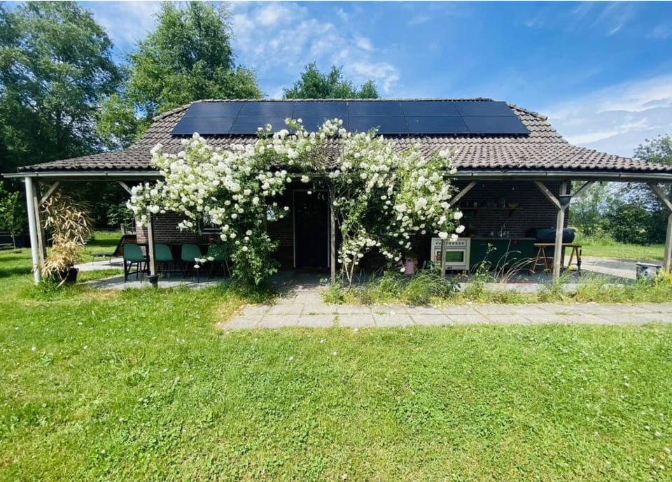 De keuken in de aanbouw
